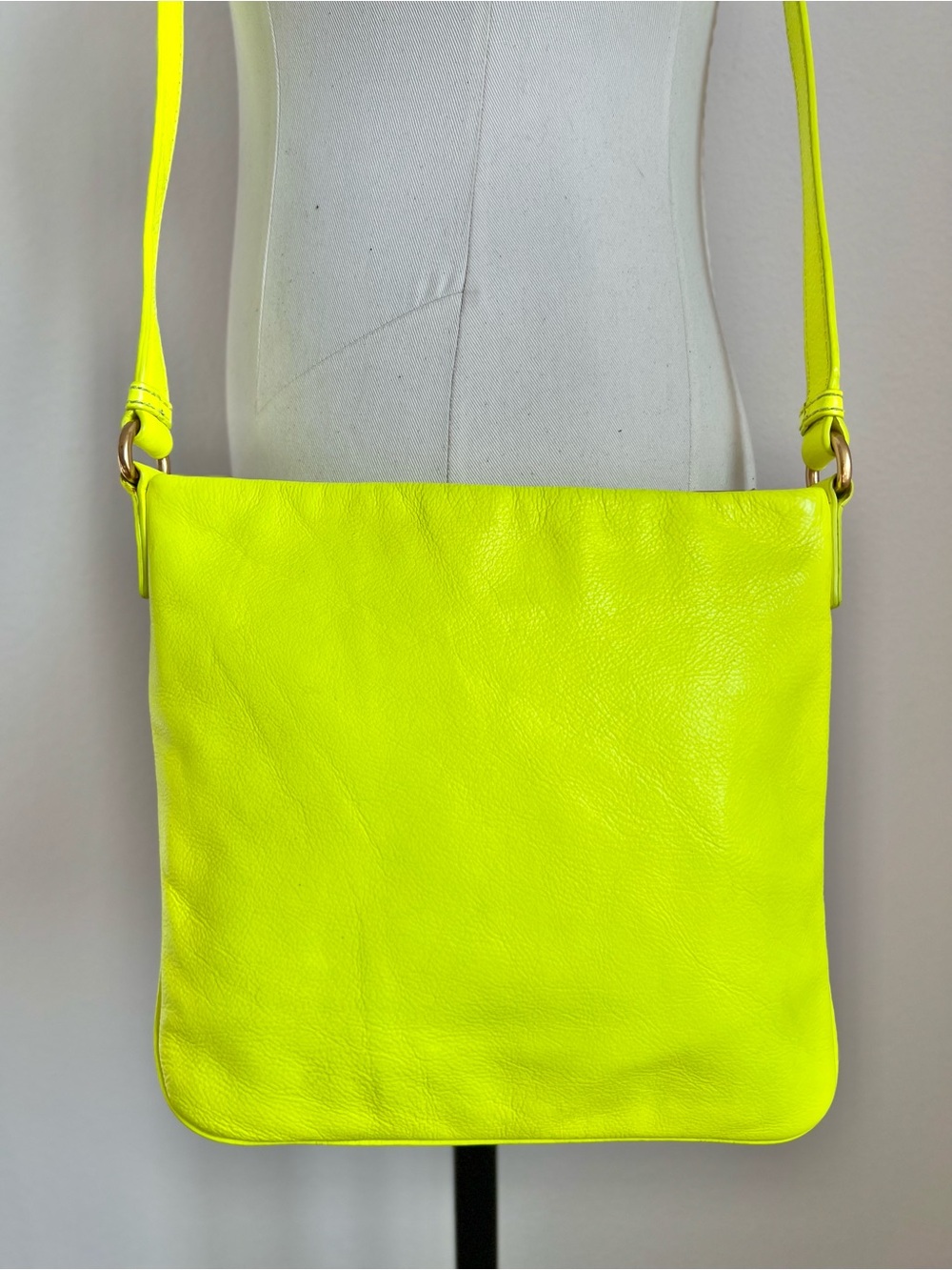 Marc by Marc Jacobs • Sia Crossbody Too Hot To Handle Neon Yellow Leather Bag - Picture 3 of 15